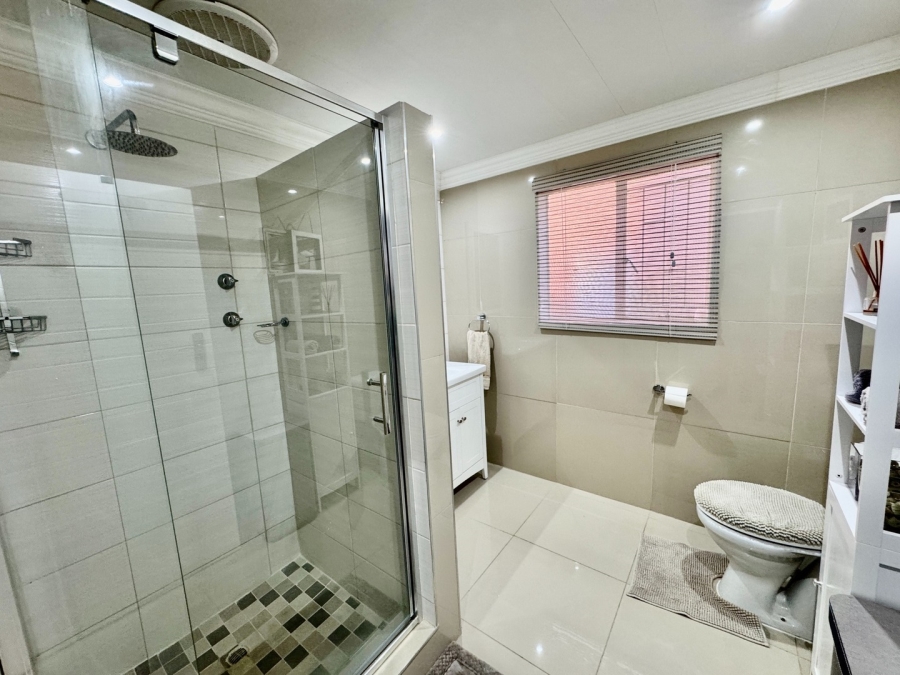 5 Bedroom Property for Sale in Mooivallei Park North West